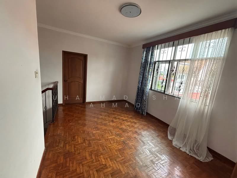 Lorong 106 Changi Still Road Langsat Road Eunos, , 6 Bedrooms, 3,180 sqft, Semi-Detached House For Sale, by Muhammad Ishak Ahmad, 500136896 - Family area - PropertyGuru.com.sg