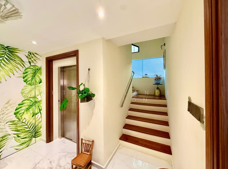 Luxurious Modern Park 3 Cars at Basement w/Lift Direct To 6 Ensuites Pool, Siglap Aida Woo Mon Chew, 7 Bedrooms, 4,180 sqft, Semi-Detached House For Sale, by Jack Luo, 500136899 - Entrance - PropertyGuru.com.sg