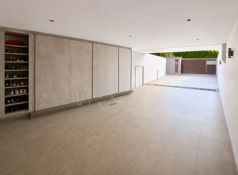 Luxurious Modern Park 3 Cars at Basement w/Lift Direct To 6 Ensuites Pool, Siglap Aida Woo Mon Chew, 7 Bedrooms, 4,180 sqft, Semi-Detached House For Sale, by Jack Luo, 500136899 - Car Park - PropertyGuru.com.sg