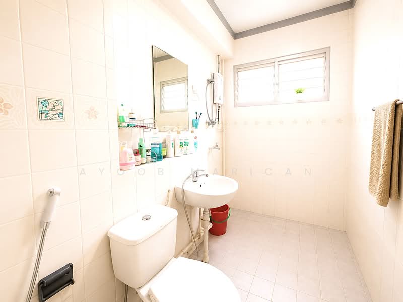 766 Jurong West Street 74, 766 Jurong West Street 74, 4 Bedrooms, 1,324 sqft, HDB Flat For Sale, by Ayoob Marican, 500136912 - Bathroom - PropertyGuru.com.sg