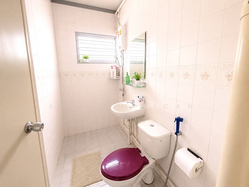766 Jurong West Street 74, 766 Jurong West Street 74, 4 Bedrooms, 1,324 sqft, HDB Flat For Sale, by Ayoob Marican, 500136912 - Bathroom - PropertyGuru.com.sg
