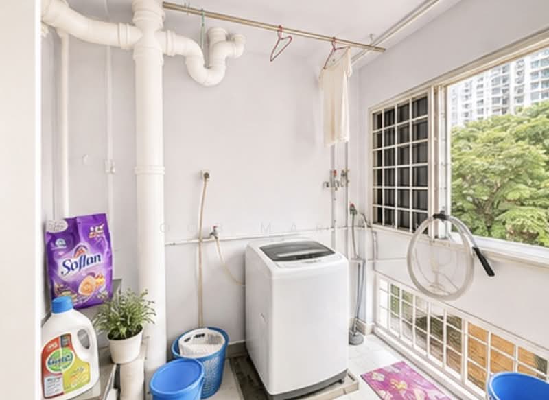 766 Jurong West Street 74, 766 Jurong West Street 74, 4 Bedrooms, 1,324 sqft, HDB Flat For Sale, by Ayoob Marican, 500136912 - Balcony - PropertyGuru.com.sg