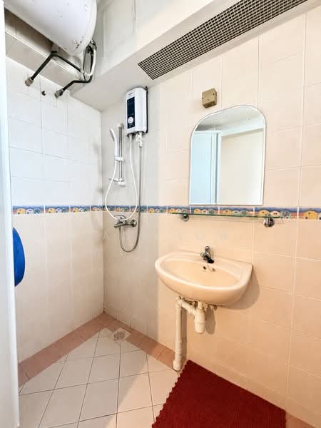 15 Farrer Park Road, 15 Farrer Park Road, 3 Bedrooms, 818 sqft, HDB Flat For Sale, by Jade Low, 500136935 - Bathroom - PropertyGuru.com.sg