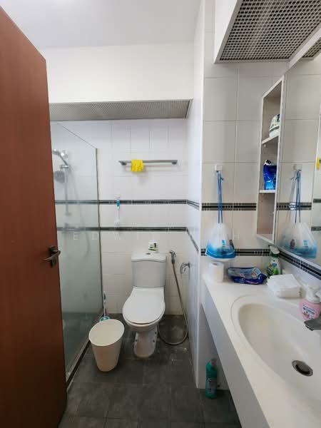 32 Ghim Moh Link, 32 Ghim Moh Link, 3 Bedrooms, 1,214 sqft, HDB Flat For Rent, by Edwin Goh, 500136940 - Bathroom - PropertyGuru.com.sg
