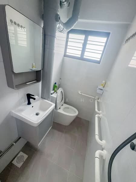 431 Bukit Panjang Ring Road, 431 Bukit Panjang Ring Road, Room Rental, 120 sqft, HDB Flat For Rent, by Amanda Hong, 500136944 - Bathroom - PropertyGuru.com.sg