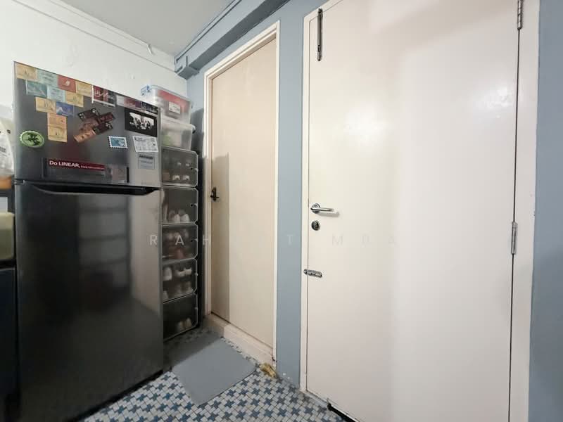 92 Commonwealth Drive, 92 Commonwealth Drive, 2 Bedrooms, 624 sqft, HDB Flat For Sale, by Rahmat MBA, 500136946 - Utility & back door - PropertyGuru.com.sg