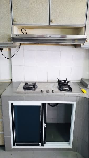168 Stirling Road, 168 Stirling Road, 2 Bedrooms, 645 sqft, HDB Flat For Sale, by Sally Kam, 500136955 - Kitchen - PropertyGuru.com.sg