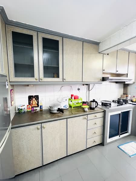 168 Stirling Road, 168 Stirling Road, 2 Bedrooms, 645 sqft, HDB Flat For Sale, by Sally Kam, 500136955 - Kitchen - PropertyGuru.com.sg