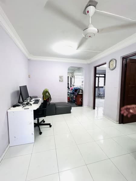 168 Stirling Road, 168 Stirling Road, 2 Bedrooms, 645 sqft, HDB Flat For Sale, by Sally Kam, 500136955 - Living Room - PropertyGuru.com.sg
