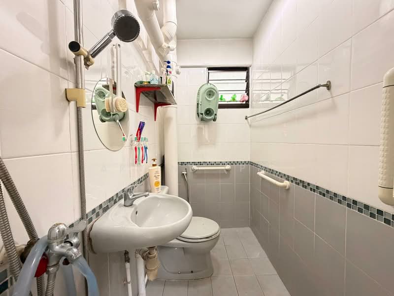 730 Yishun Street 71, 730 Yishun Street 71, 3 Bedrooms, 1,117 sqft, HDB Flat For Rent, by Arvind (PN), 500136965 - Bathroom - PropertyGuru.com.sg