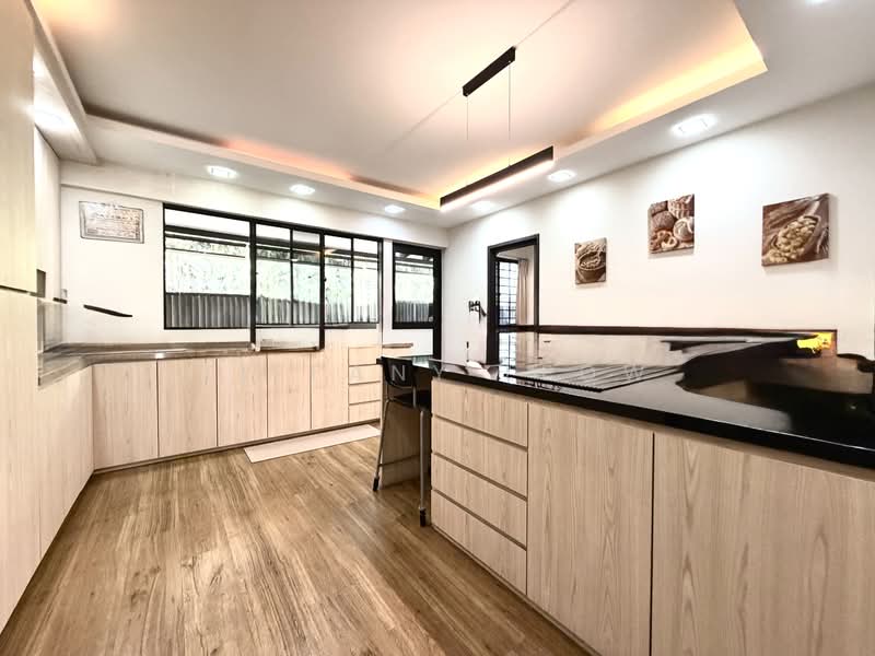 ***NEW!!! 3 STY MODERN CORNER TERR WITHIN 1KM TO SNGS!, UPP THOMSON, 5 Bedrooms, 3,500 sqft, Corner Terrace For Sale, by Tiffany Leow, 500136969 - Kitchen - PropertyGuru.com.sg