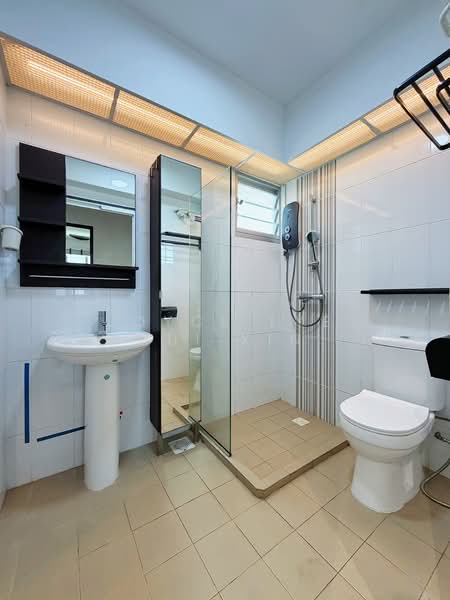 120B Canberra Crescent, 120B Canberra Crescent, 3 Bedrooms, 1,001 sqft, HDB Flat For Sale, by Joyce Lye Hui Xin, 500136972 - Bathroom - PropertyGuru.com.sg