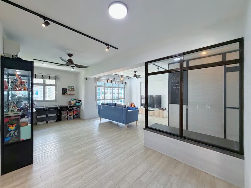 120B Canberra Crescent, 120B Canberra Crescent, 3 Bedrooms, 1,001 sqft, HDB Flat For Sale, by Joyce Lye Hui Xin, 500136972 - Living Room - PropertyGuru.com.sg