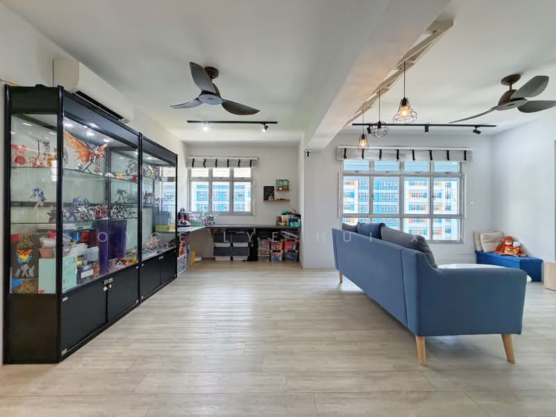 120B Canberra Crescent, 120B Canberra Crescent, 3 Bedrooms, 1,001 sqft, HDB Flat For Sale, by Joyce Lye Hui Xin, 500136972 - Living Room - PropertyGuru.com.sg