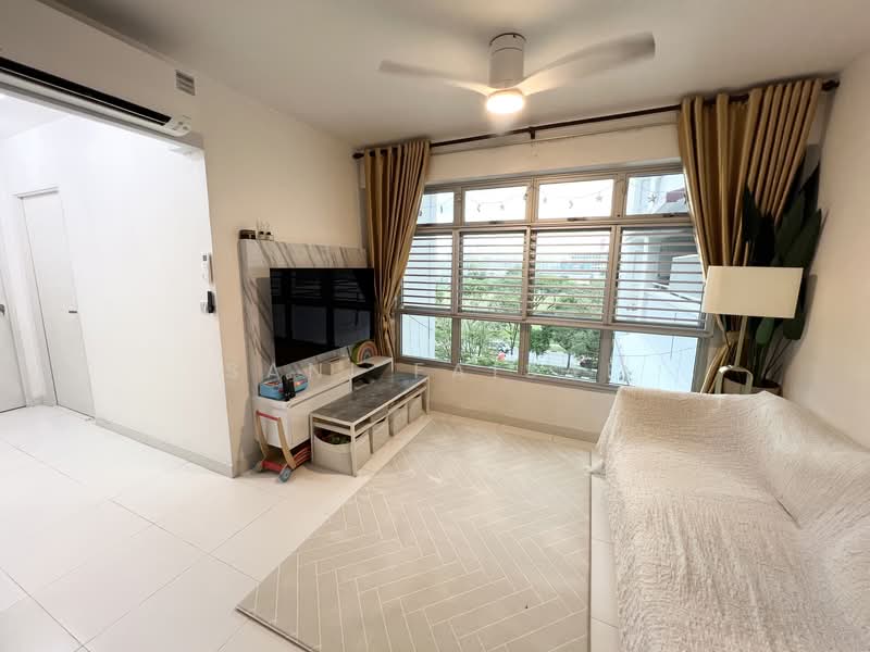 780A Woodlands Crescent, 780A Woodlands Crescent, 2 Bedrooms, 721 sqft, HDB Flat For Sale, by Sani Faisal, 500136978 - Living Room - PropertyGuru.com.sg