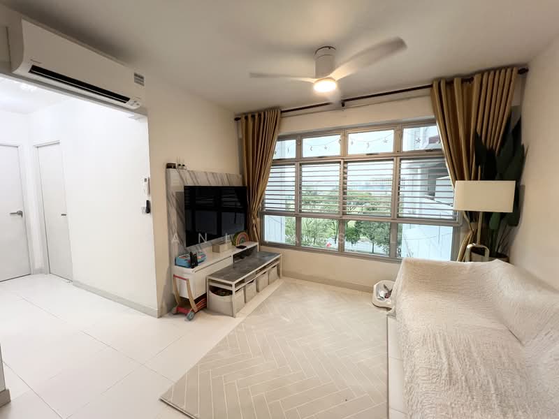 780A Woodlands Crescent, 780A Woodlands Crescent, 2 Bedrooms, 721 sqft, HDB Flat For Sale, by Sani Faisal, 500136978 - Living Room - PropertyGuru.com.sg