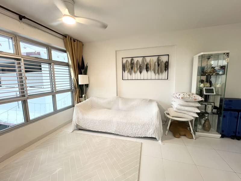 780A Woodlands Crescent, 780A Woodlands Crescent, 2 Bedrooms, 721 sqft, HDB Flat For Sale, by Sani Faisal, 500136978 - Living Room - PropertyGuru.com.sg