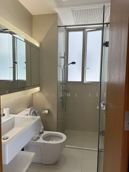 Floridian, 975 Bukit Timah Road, 2 Bedrooms, 926 sqft, Condominium For Rent, by Carol ML Lee, 500137028 - Common Bathroom - PropertyGuru.com.sg