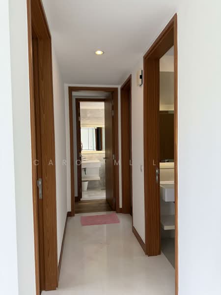 Floridian, 975 Bukit Timah Road, 2 Bedrooms, 926 sqft, Condominium For Rent, by Carol ML Lee, 500137028 - Corridor to bedrooms - PropertyGuru.com.sg