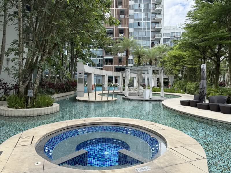Floridian, 975 Bukit Timah Road, 2 Bedrooms, 926 sqft, Condominium For Rent, by Carol ML Lee, 500137028 - Jacuzzi - PropertyGuru.com.sg