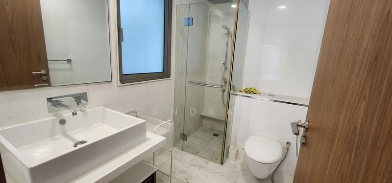 Suites at Orchard, 38 Handy Road, 2 Bedrooms, 560 sqft, Condominium For Rent, by Cassandra Loh, 500137050 - Bathroom - PropertyGuru.com.sg