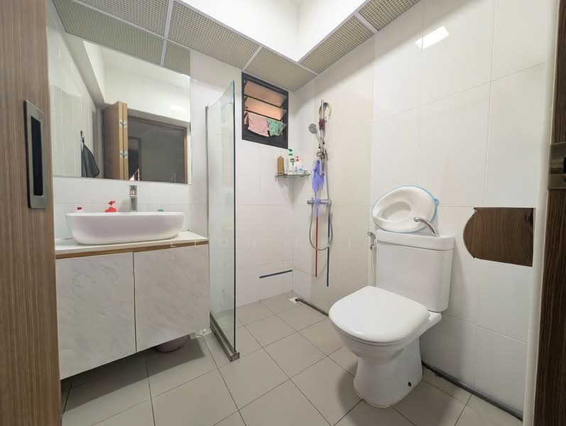 463B Bukit Batok Street 41, 463B Bukit Batok Street 41, 3 Bedrooms, 1,216 sqft, HDB Flat For Sale, by Leon Khiu, 500137072 - Bathroom - PropertyGuru.com.sg