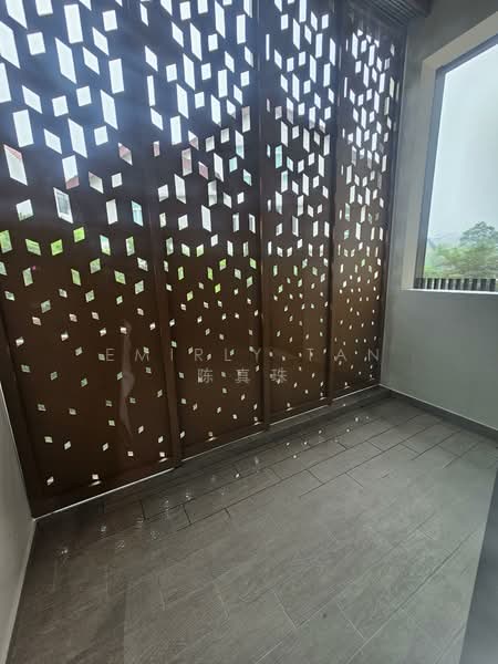 Parksuites, 18 Holland Grove Road, 1 Bedroom, 592 sqft, Condominium For Sale, by Emirly Tan 陈真珠, 500137083 - Balcony - PropertyGuru.com.sg