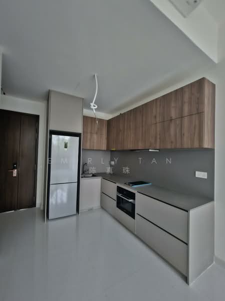 Parksuites, 18 Holland Grove Road, 1 Bedroom, 592 sqft, Condominium For Sale, by Emirly Tan 陈真珠, 500137083 - Kitchen - PropertyGuru.com.sg
