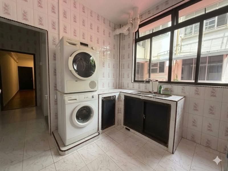 Kai Fook Mansion, 12 Kim Tian Road, 3 Bedrooms, 915 sqft, Walk-up Apartment For Sale, by Tien Tien Chen, 500137135 - Kitchen - PropertyGuru.com.sg