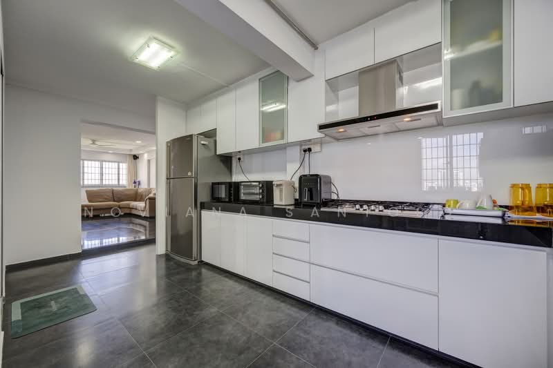 96 Bedok North Avenue 4, 96 Bedok North Avenue 4, 3 Bedrooms, 1,324 sqft, HDB Flat For Sale, by Noviana Santoso, 500137140 - Kitchen - PropertyGuru.com.sg