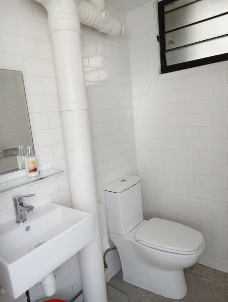 411 Commonwealth Avenue West, 411 Commonwealth Avenue West, 3 Bedrooms, 1,044 sqft, HDB Flat For Sale, by Ada Lee, 500137160 - Bathroom - PropertyGuru.com.sg