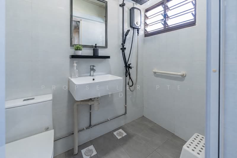 310 Yishun Ring Road, 310 Yishun Ring Road, 4 Bedrooms, 1,356 sqft, HDB Flat For Sale, by Wes Teo, 500137168 - Bathroom - PropertyGuru.com.sg