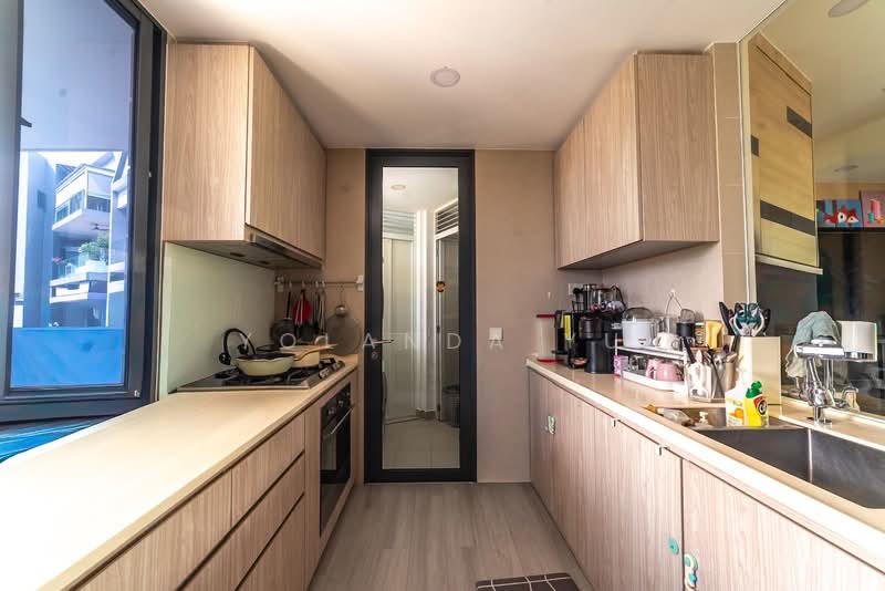 Seventy St Patrick's, 70 Saint Patrick's Road, 3 Bedrooms, 1,184 sqft, Condominium For Sale, by Yolanda Yu, 500137175 - Kitchen - PropertyGuru.com.sg