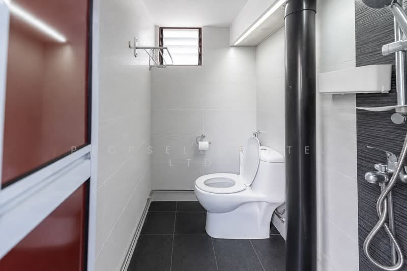 434 Clementi Avenue 3, 434 Clementi Avenue 3, 2 Bedrooms, 721 sqft, HDB Flat For Sale, by KOH YONG JIAN, 500137191 - Bathroom - PropertyGuru.com.sg