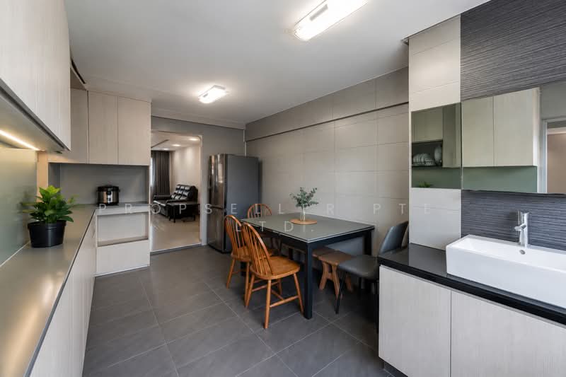 434 Clementi Avenue 3, 434 Clementi Avenue 3, 2 Bedrooms, 721 sqft, HDB Flat For Sale, by KOH YONG JIAN, 500137191 - Kitchen - PropertyGuru.com.sg