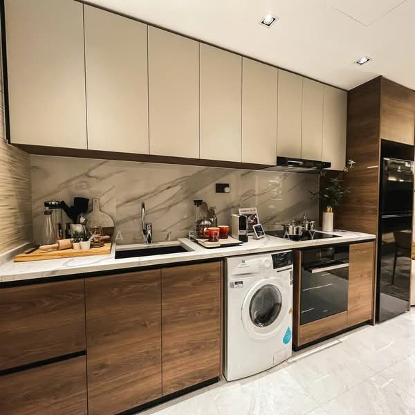 Blossoms By The Park, 9 Slim Barracks Rise, 2 Bedrooms, 678 sqft, Condominium For Sale, by Xavier Tay, 500137200 - Kitchen - PropertyGuru.com.sg