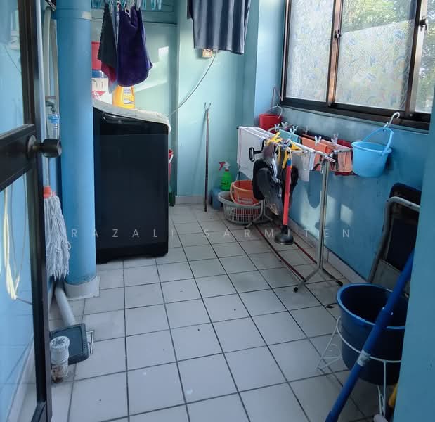 350 Corporation Drive, 350 Corporation Drive, 3 Bedrooms, 1,098 sqft, HDB Flat For Sale, by Razali Sarmiten, 500137202 - Balcony - PropertyGuru.com.sg
