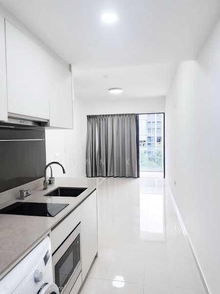 The Gazania, 5 How Sun Drive, 2 Bedrooms, 635 sqft, Condominium For Sale, by Lynn Xia, 500137230 - Kitchen - PropertyGuru.com.sg