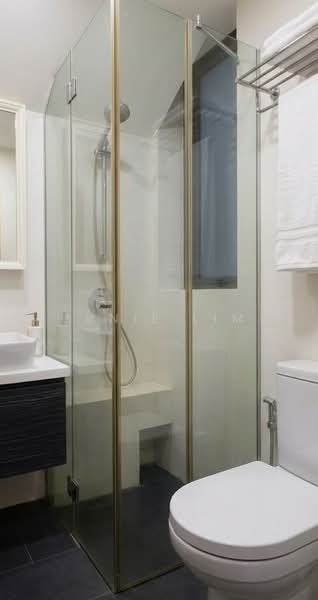 RV Edge, 2 Shanghai Road, 2 Bedrooms, 667 sqft, Condominium For Sale, by Junie Lim, 500137231 - Bathroom - PropertyGuru.com.sg