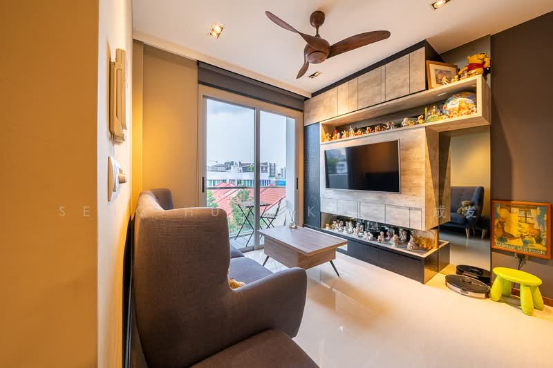 The Vue, 355 Upper Paya Lebar Road, 2 Bedrooms, 1,087 sqft, Condominium For Sale, by Seng Huat Kee 纪成发, 500137261 - Living Room - PropertyGuru.com.sg