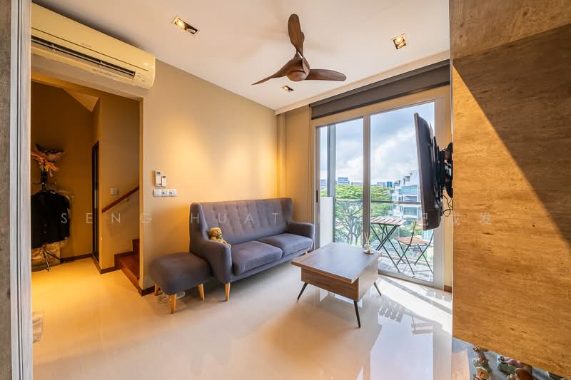 The Vue, 355 Upper Paya Lebar Road, 2 Bedrooms, 1,087 sqft, Condominium For Sale, by Seng Huat Kee 纪成发, 500137261 - Living Room - PropertyGuru.com.sg