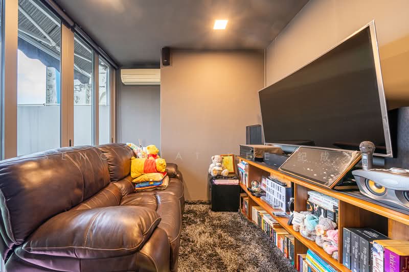 The Vue, 355 Upper Paya Lebar Road, 2 Bedrooms, 1,087 sqft, Condominium For Sale, by Seng Huat Kee 纪成发, 500137261 - Living Room - PropertyGuru.com.sg