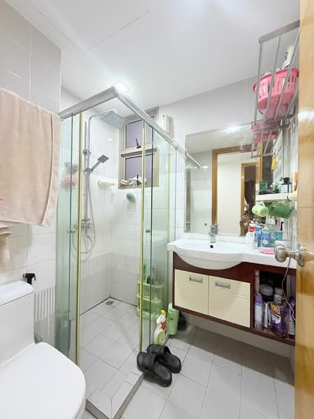 Sunville, 22 Saint Michael's Road, 3 Bedrooms, 1,152 sqft, Apartment For Sale, by Jose Loh Zhenhao, 500137287 - Bathroom - PropertyGuru.com.sg