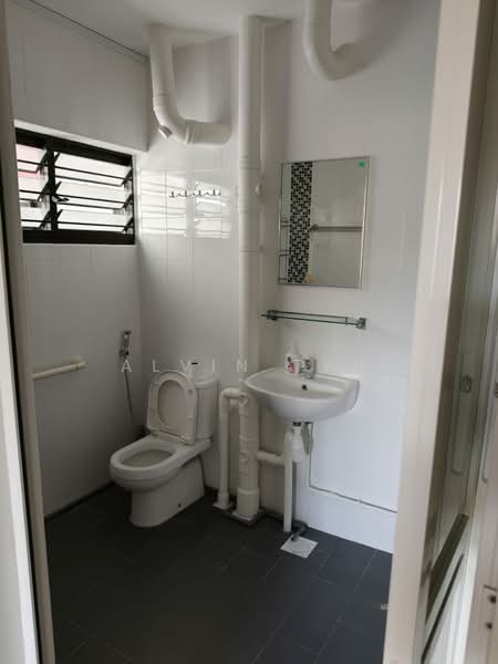 8 Kim Tian Place, 8 Kim Tian Place, Room Rental, 120 sqft, HDB Flat For Rent, by Alvin Tyh, 500137298 - Bathroom - PropertyGuru.com.sg