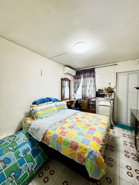 330 Ang Mo Kio Avenue 1, 330 Ang Mo Kio Avenue 1, 2 Bedrooms, 732 sqft, HDB Flat For Sale, by Edmund Lee, 500137325 - Master Bedroom - PropertyGuru.com.sg