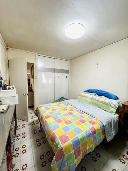 330 Ang Mo Kio Avenue 1, 330 Ang Mo Kio Avenue 1, 2 Bedrooms, 732 sqft, HDB Flat For Sale, by Edmund Lee, 500137325 - Master Bedroom - PropertyGuru.com.sg
