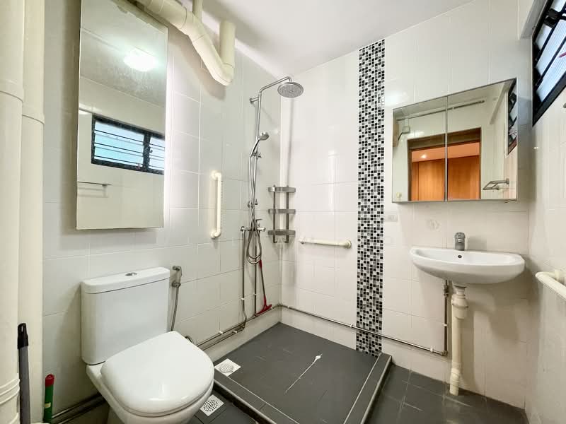 240 Yishun Ring Road, 240 Yishun Ring Road, 3 Bedrooms, 1,302 sqft, HDB Flat For Sale, by William Oo, 500137337 - Master Bathroom - PropertyGuru.com.sg