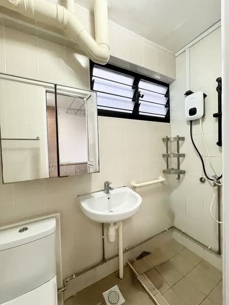 240 Yishun Ring Road, 240 Yishun Ring Road, 3 Bedrooms, 1,302 sqft, HDB Flat For Sale, by William Oo, 500137337 - Common Bathroom - PropertyGuru.com.sg