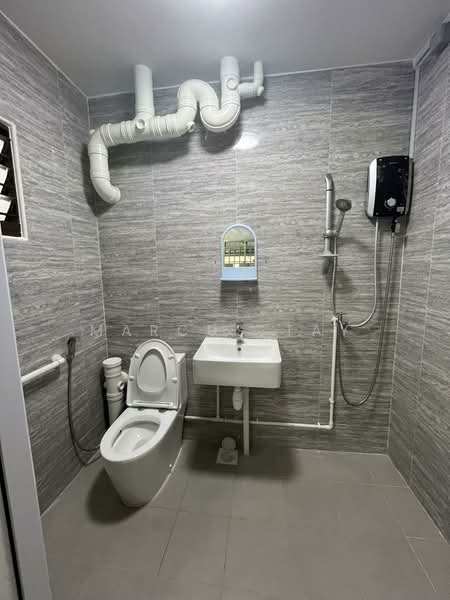 877 Woodlands Avenue 9, 877 Woodlands Avenue 9, 4 Bedrooms, 1,302 sqft, HDB Flat For Rent, by Marcus Tay, 500137340 - Bathroom - PropertyGuru.com.sg