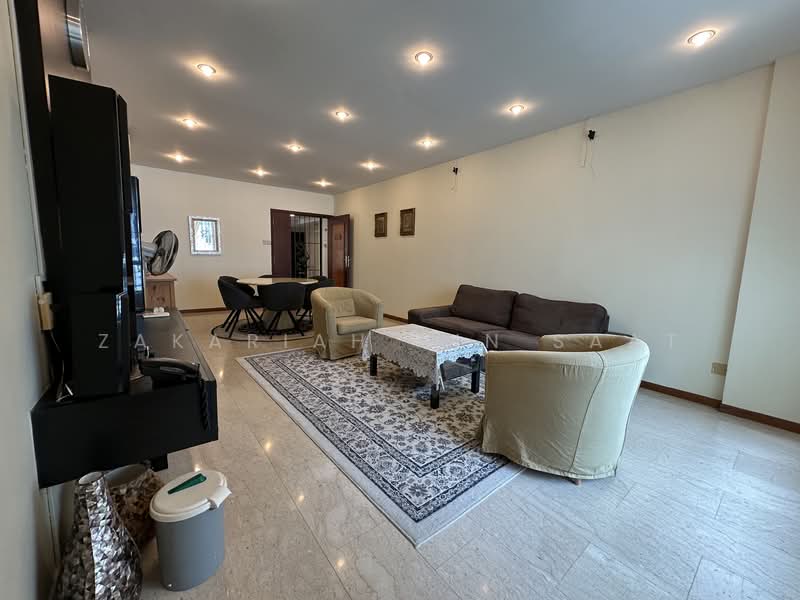 Yishun Emerald, 28 Canberra Drive, 4 Bedrooms, 1,356 sqft, Condominium For Sale, by Zakariah Bin Saat, 500137344 - Living Room - PropertyGuru.com.sg